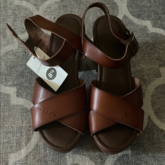Universal Thread Shoes - Brown Faux Leather Sandals Universal Thread Size 8.5